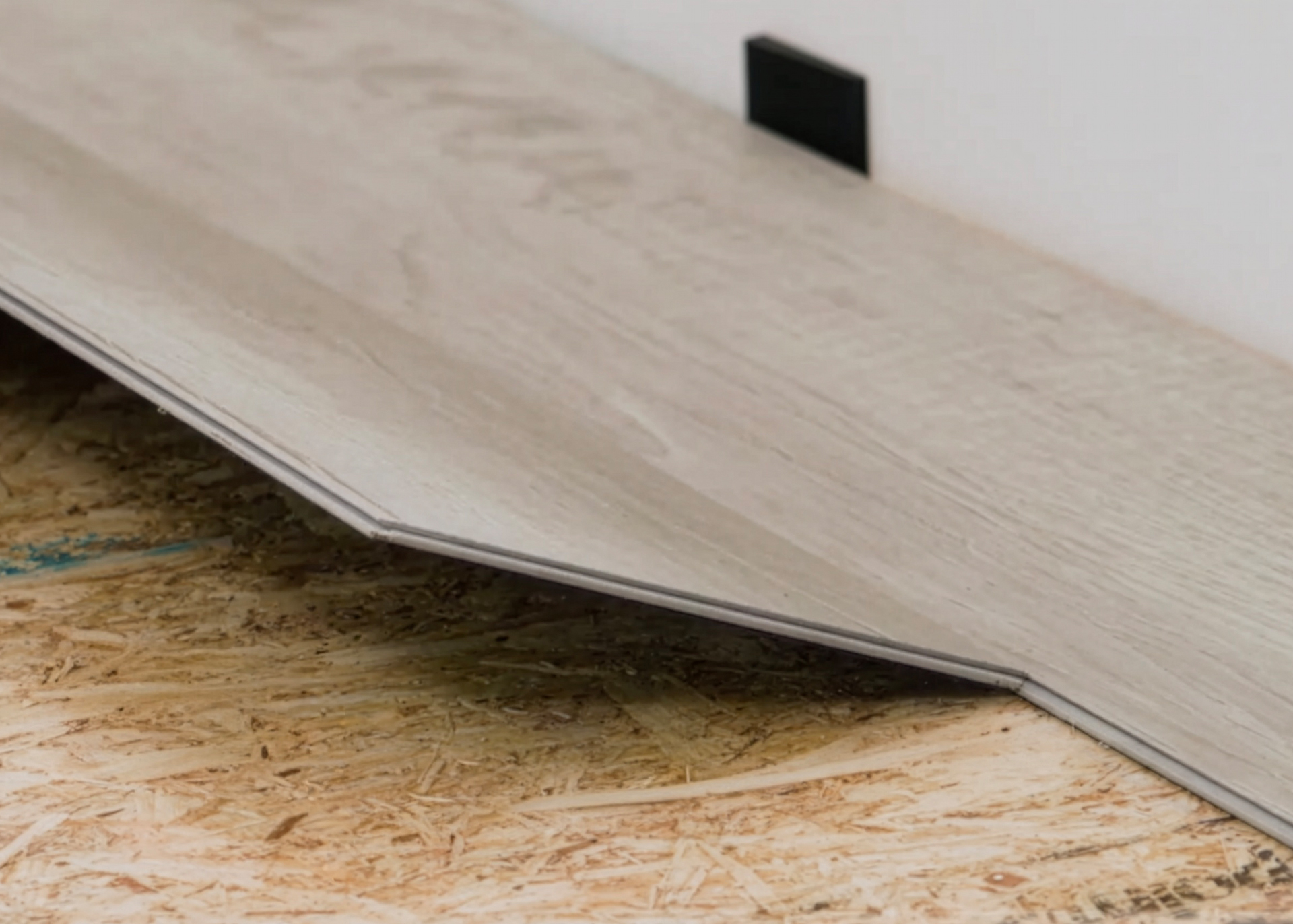 Laying rigid core flooring